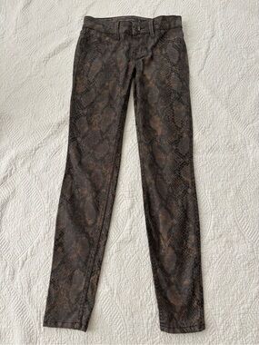 Level 99 Janice Ultra Skinny Jeans in Snakeskin Pattern size 25. Very nice !